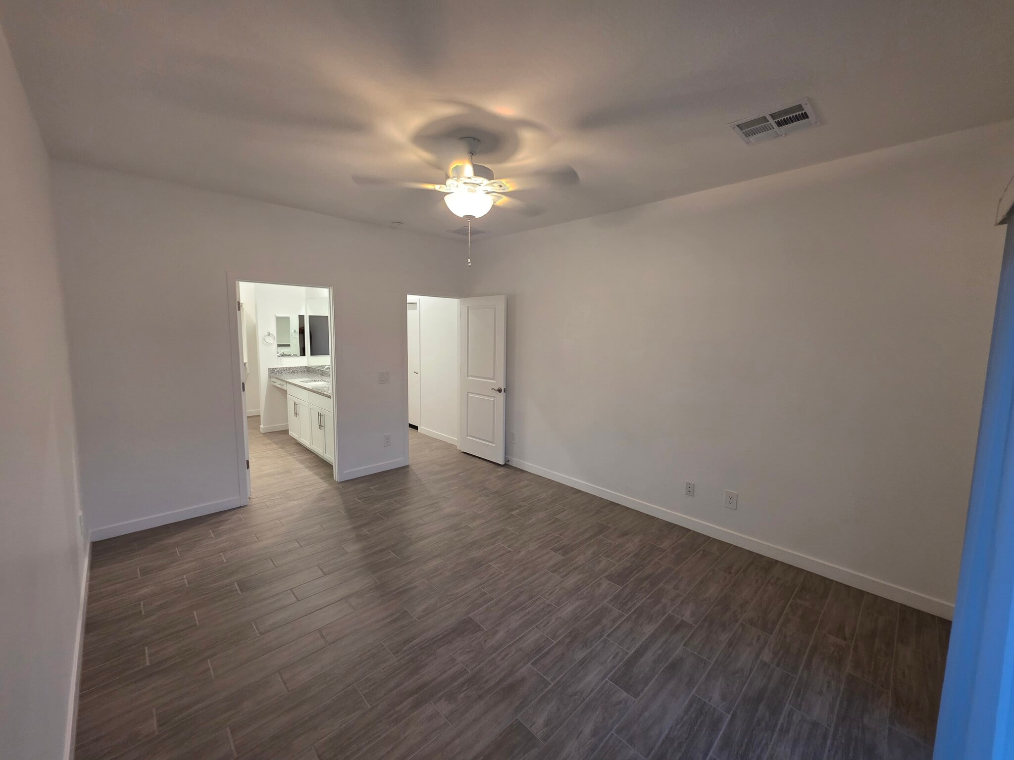 Building Photo - 8232 E University Dr