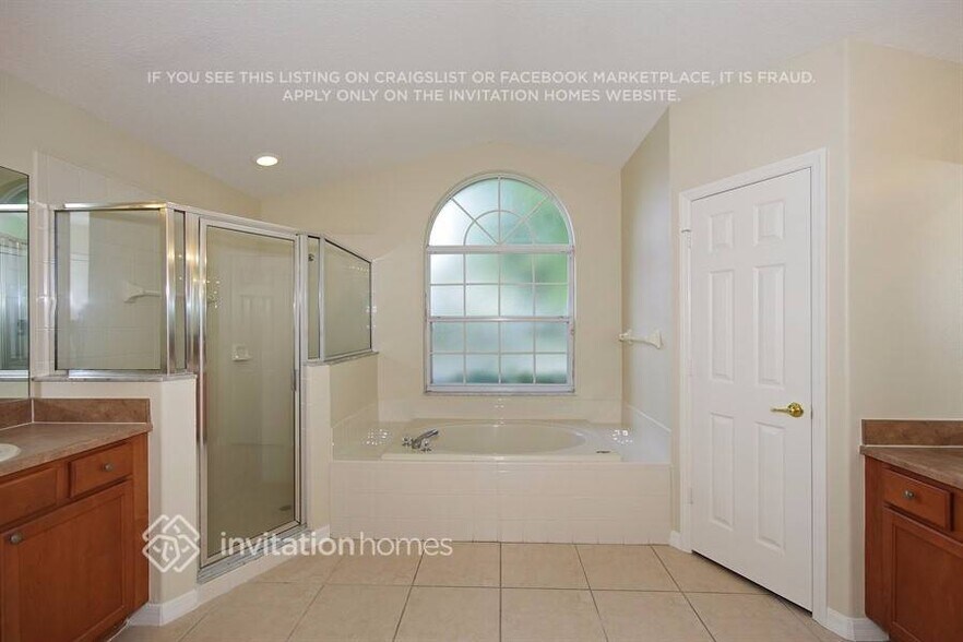 Building Photo - 1571 Parkglen Cir