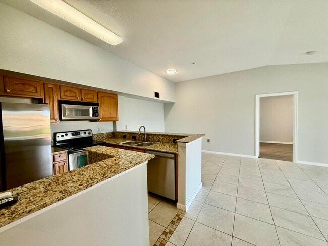 Building Photo - 271 SW Palm Dr