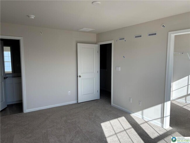 Building Photo - 1163 Susan Cir