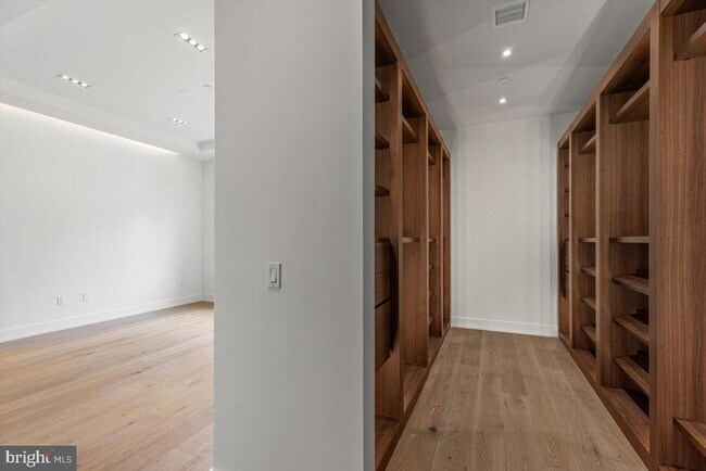 Building Photo - 724 Chestnut St