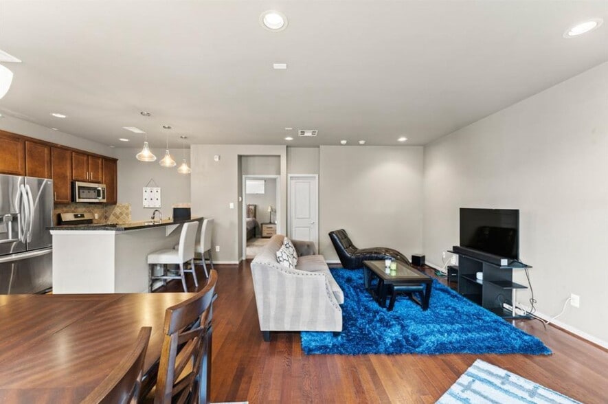 Building Photo - 235 N Lenox St