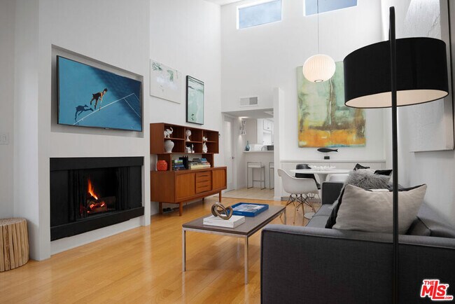 Building Photo - 943 12th St