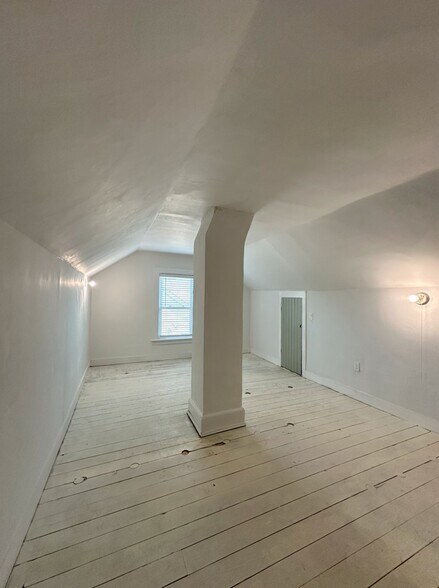 Building Photo - 18 Garden St