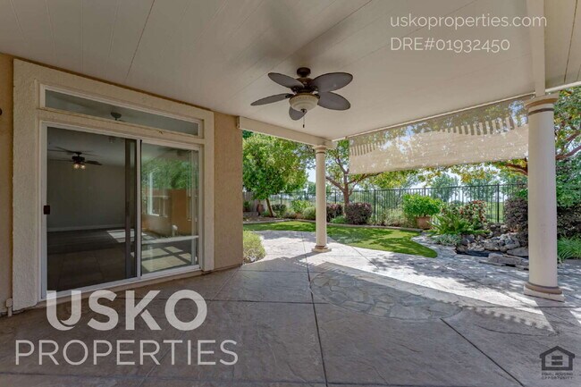 Building Photo - "Spacious 4-Bedroom Retreat with 2.5 Baths...