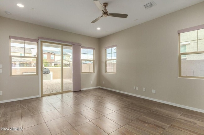 Building Photo - 2082 E Lantana Dr