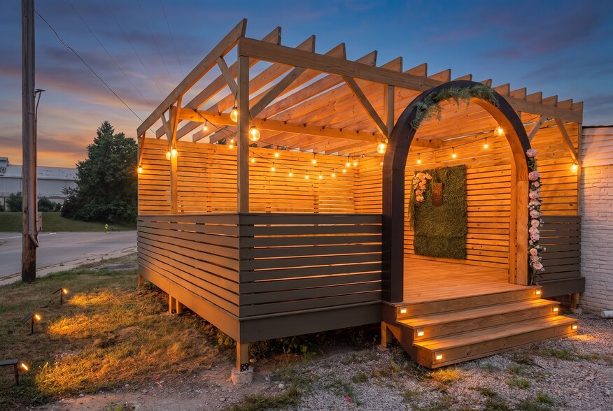 Shared outdoor space - 1222 E Vaile Ave