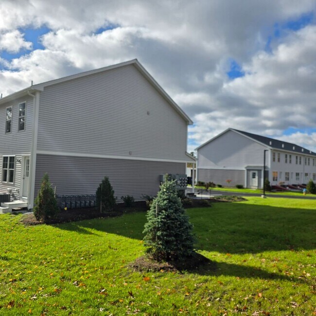 Building Photo - Megway Ct. (2-5)