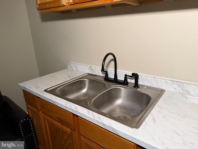 Building Photo - 853 Faraway Ct