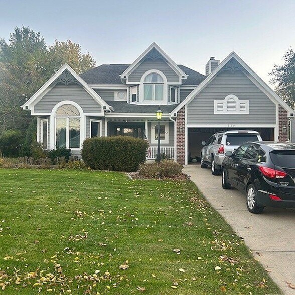 Primary Photo - 629 Hawthorne Ln