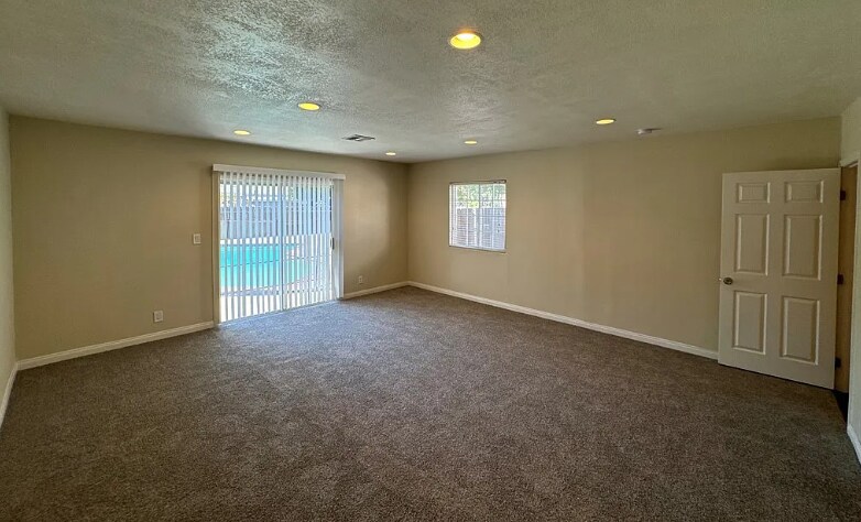 Building Photo - 8827 Darby Ave