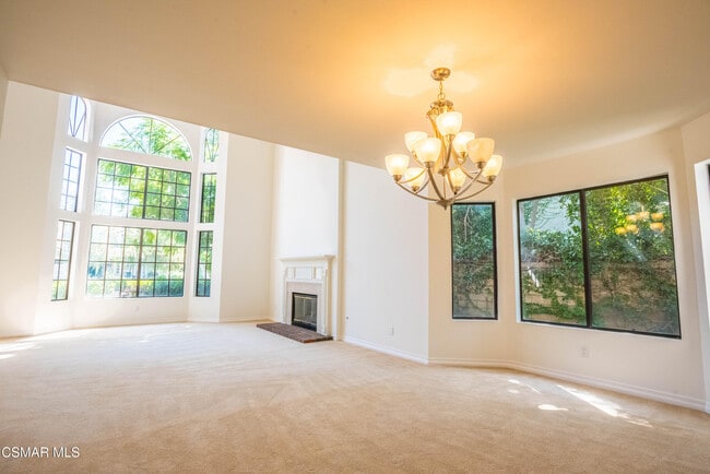 Building Photo - 5627 Middle Crest Dr