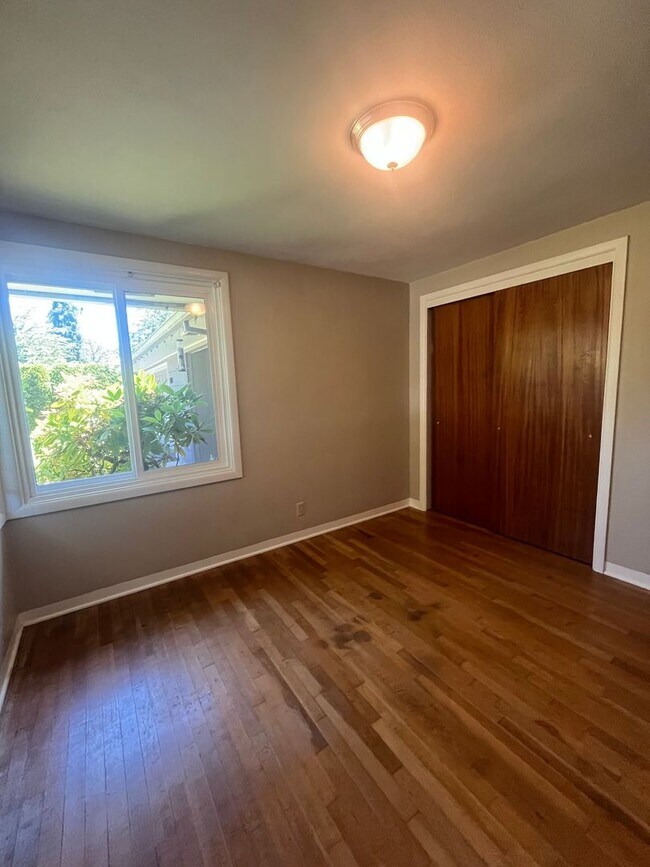 Building Photo - 3-Bedroom 1-Bathroom home in Eugene