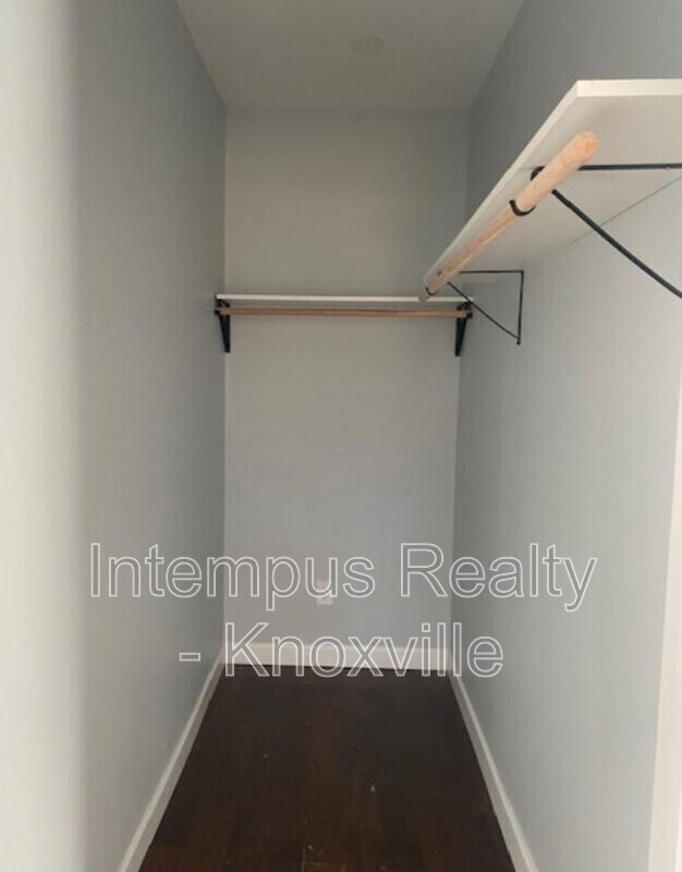 Building Photo - 2308 E 5th Ave