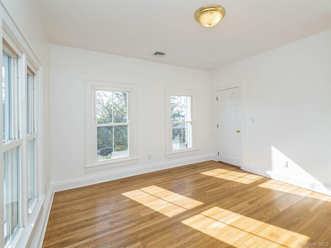 Building Photo - 26 Summit Ave