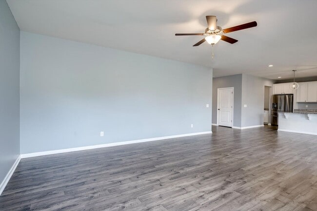 Building Photo - Beautiful 5 Bedroom Home For Rent