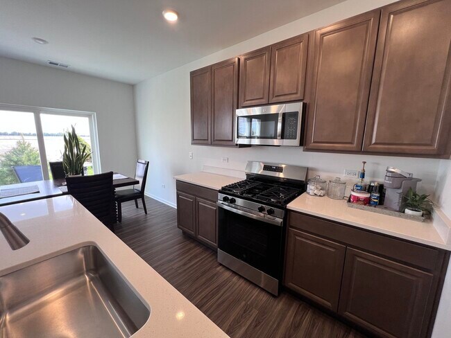 Building Photo - 25701 W Yorkshire Dr