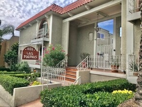 Building Photo - BEAUTIFUL 2 STORY TOWNHOUSE STYLE WITH A/C,  WASHER/DRYER, POOL, AND ONE PARKING SPACE