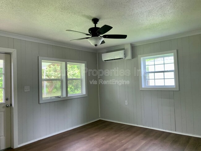 Building Photo - 516 S Connor St