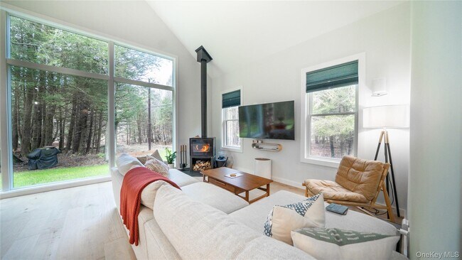 Building Photo - 102 Rider Hollow Rd