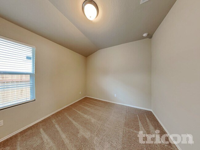 Building Photo - 5300 Saddle Clb Dr