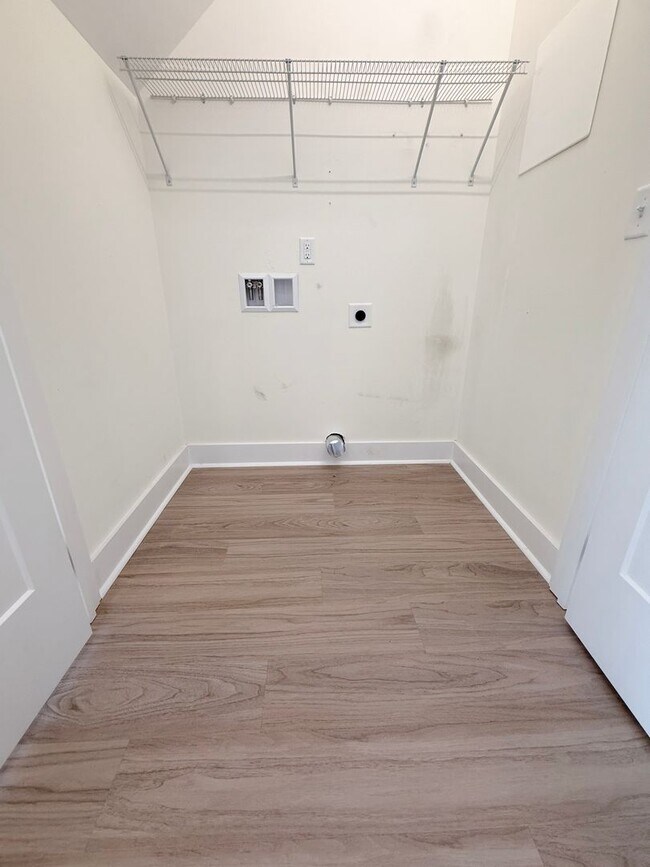 Building Photo - 2-Bedroom with Flex Room, Pool, and Pickleball Court in Cookeville