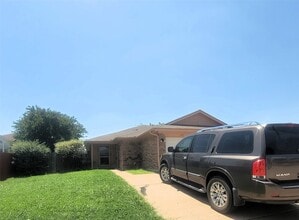 Building Photo - 3411 Stonewall Ln