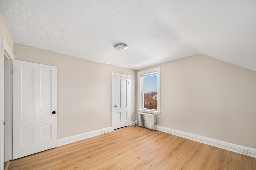 Building Photo - 81 W Pontiac St