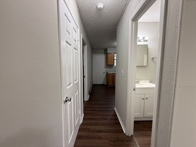 Building Photo - Just renovated!! Inglewood 1 bedroom duplex by park!! Pets okay!