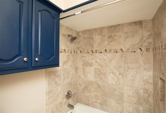 Building Photo - 705 Greenway Dr