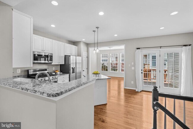 Building Photo - 5011 Waple Ln