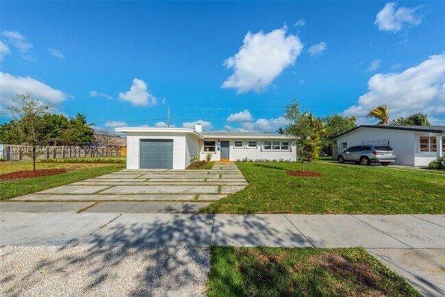 Building Photo - 9411 Jamaica Dr