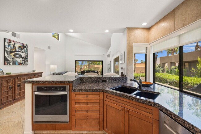 Building Photo - 73416 Mariposa Dr