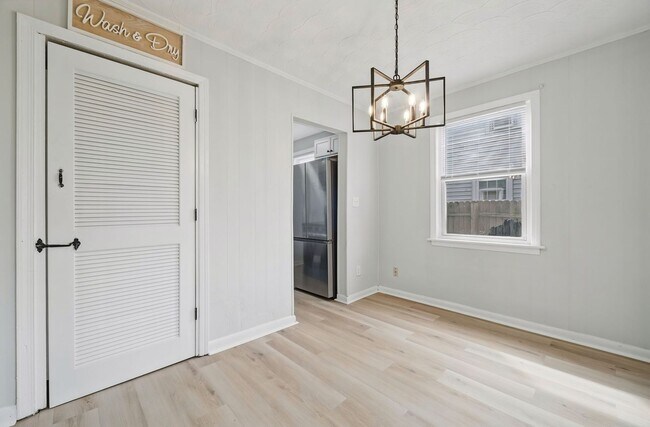 Building Photo - 1512 Rolfe Pl