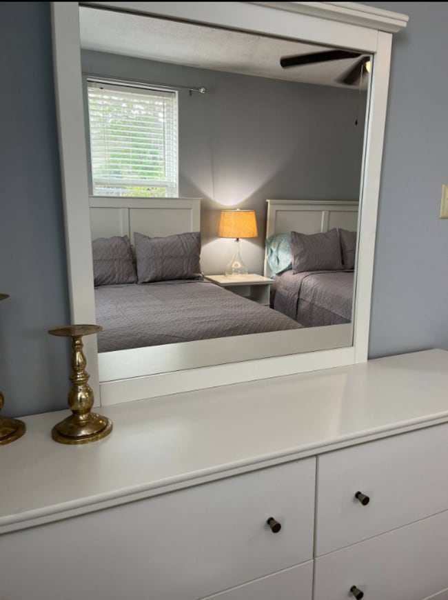 Building Photo - Charming Fully Furnished 1 Bedroom Cottage...
