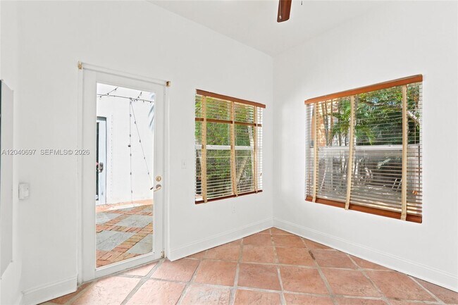 Building Photo - 160 NE 44th St