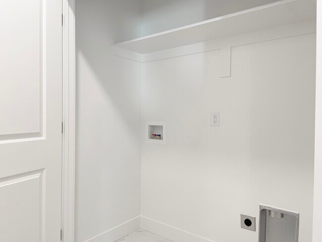 Building Photo - 1599 N 1870 E