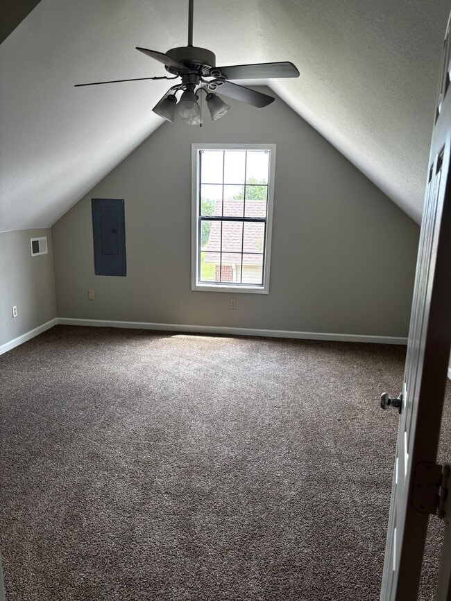 Building Photo - 4 Bedroom Home Within Minutes from NEA Hospital