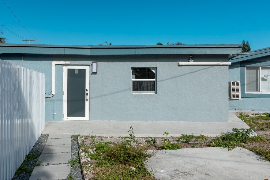 Building Photo - 1101 NW 14th Ct