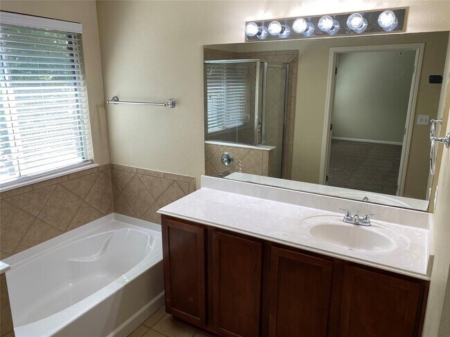 Building Photo - 30318 Bumble Bee Dr