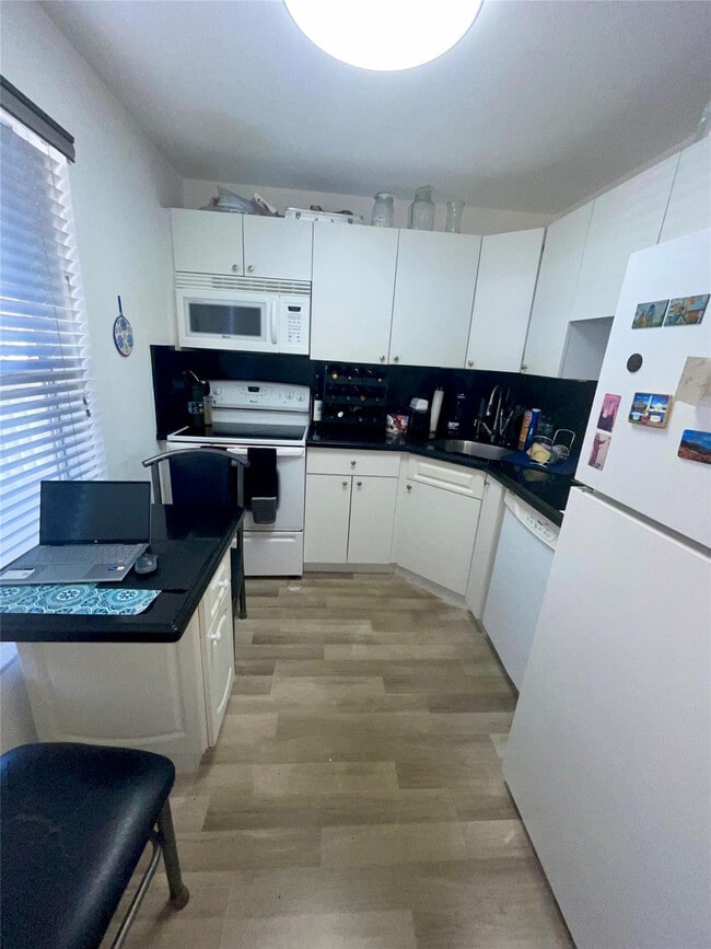 Building Photo - 5860 NW 64th Ave