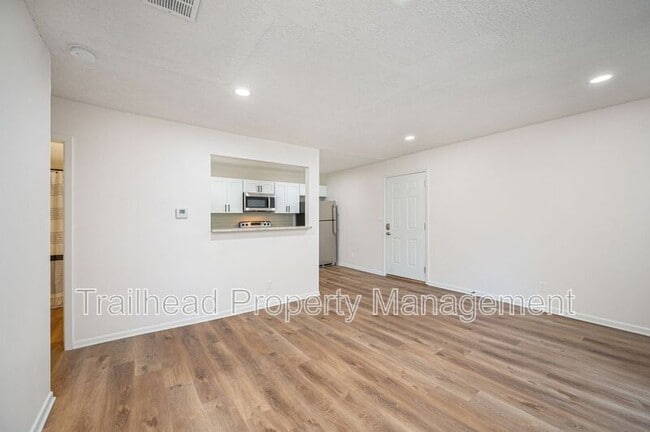 Building Photo - 6621 W 94th Terrace