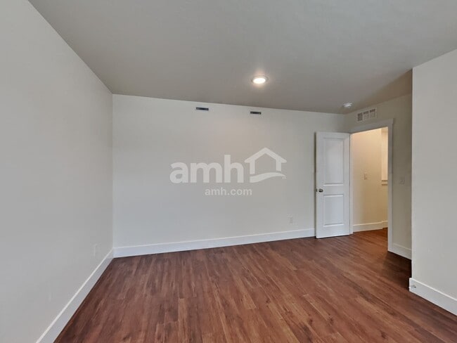 Building Photo - 11535 W Mesquite St