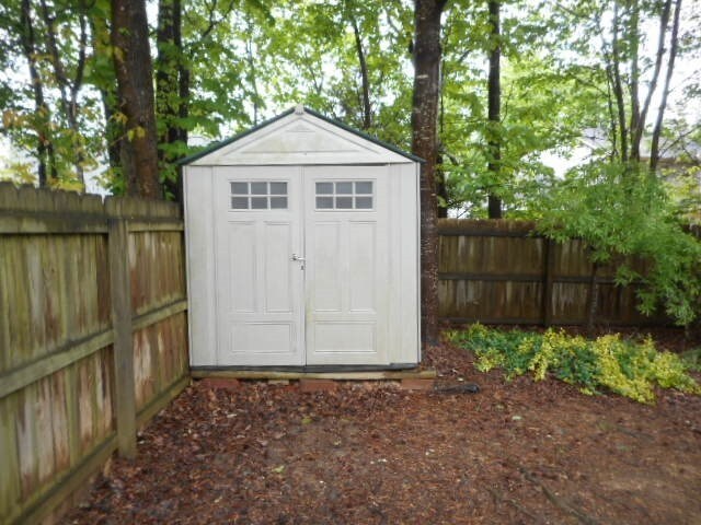 Building Photo - 3109 Southampton Dr