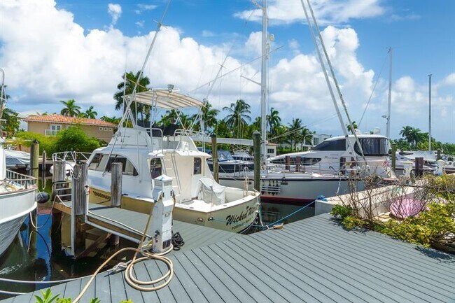 Building Photo - 70 Isle of Venice Dr