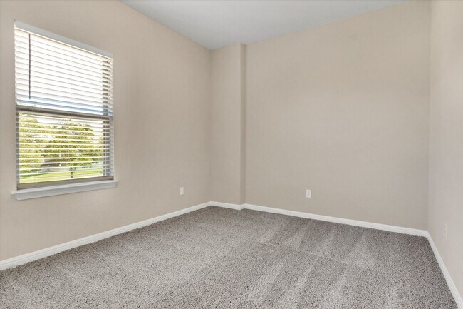 Building Photo - 704 Olive Creek Dr