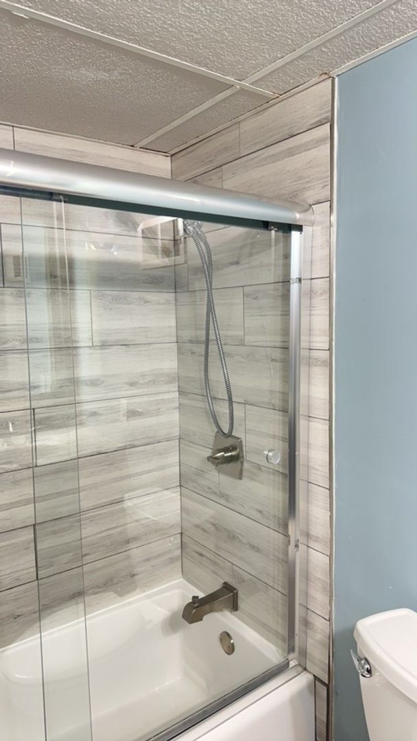 Building Photo - University Towers #414 - Walking distance to UT campus!