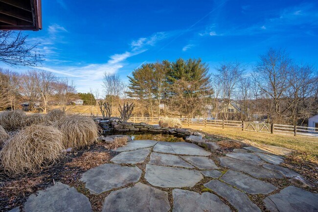 Building Photo - WELLER ESTATES