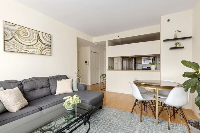 Building Photo - 250 E 30th St