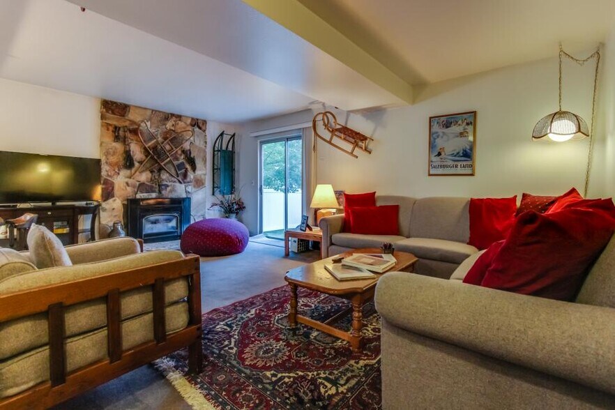 Building Photo - 3298 E Fort Union Blvd